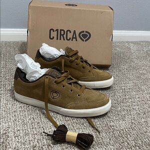 Circa Lopez Men's Brown Suede shoes NWT never worn 10.5